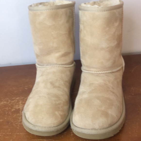 UGG Classic Short 6 - Picture 2 of 5